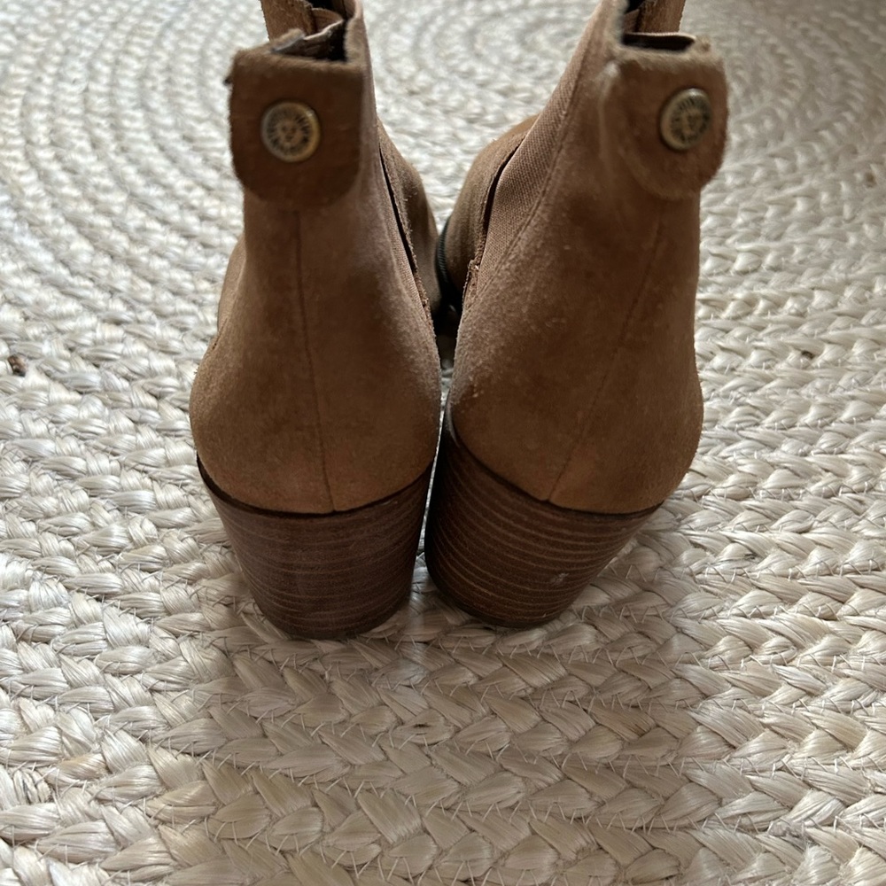 Anne Klein booties boots women’s suede leather upper ankle heel 8 beige tan li - Picture 6 of 10